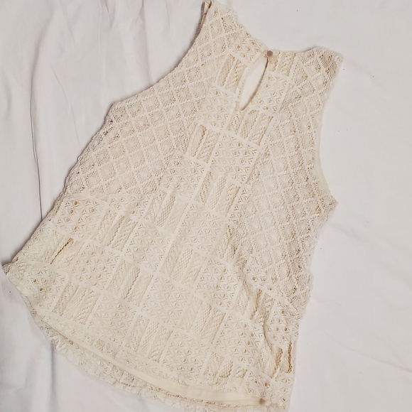 Cream Colored Lace Sleeveless Top - Picture 2 of 3